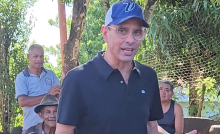 Capriles se ríe de los memes sobre su Operación Manguangua