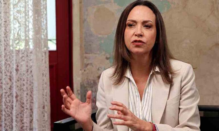 Machado: “No puedo liderar el proceso desde el extranjero. Es momento de regresar”