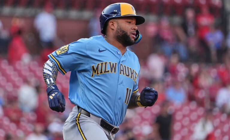 Jackson Chourio logra 20 jonrones y 20 bases robadas en 3 temporadas consecutivas