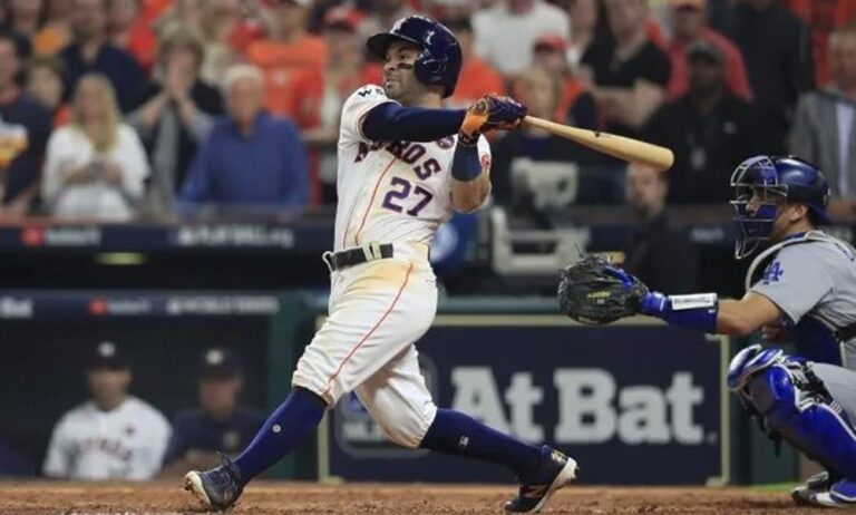 José Altuve llega a 7 juegos multihits en la temporada y a 715 en su carrera