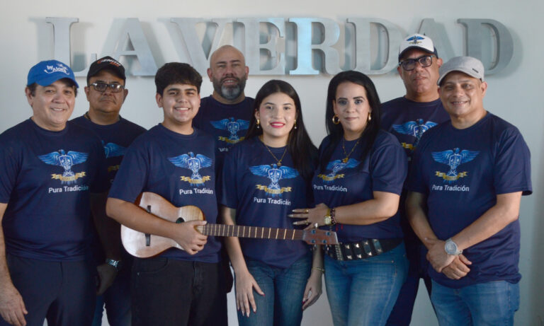 Los Azulejos honran a las damas de la gaita con su tema “Con traje de mujer”