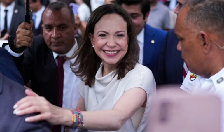 Impiden a Machado entrar en Venezuela “al menos siete” veces, tres en la última semana