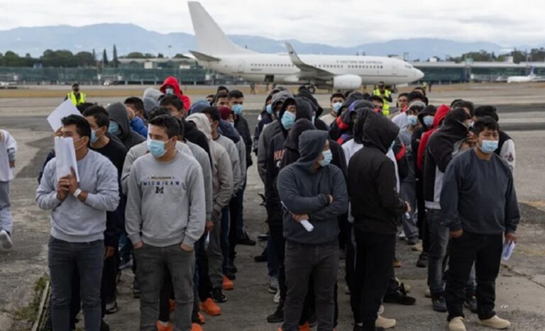 Expertos de la ONU reportan que EE. UU. expulsó al menos a 23.000 migrantes a terceros países