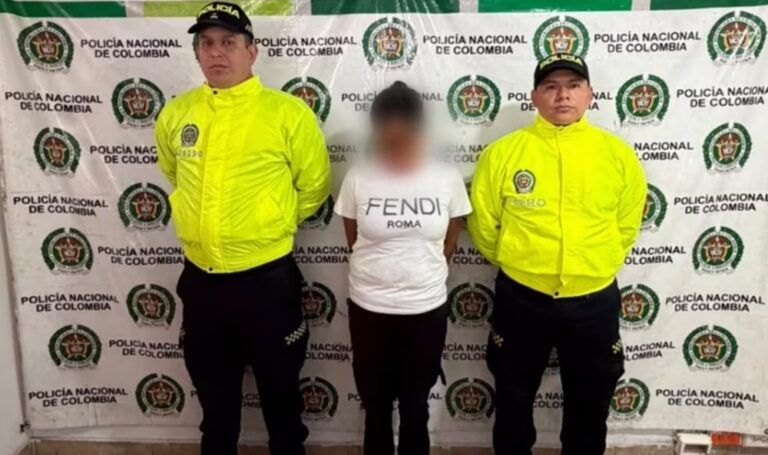 Descubren que mujer abusaba de su hija porque le robaron el celular: el ladrón la denunció en redes