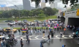 Opositores marchan en Caracas para exigir regreso de Machado y presidenciales en 2027
