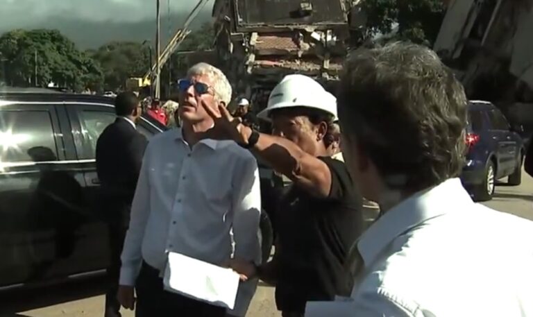 Secretario de Energía de EE. UU. recorre zona de desastre en La Guaira