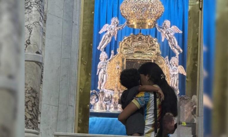Sthefany Gutiérrez visita la Chinita con su hijo: “En ti pongo mi fe, mi familia y mi corazón”