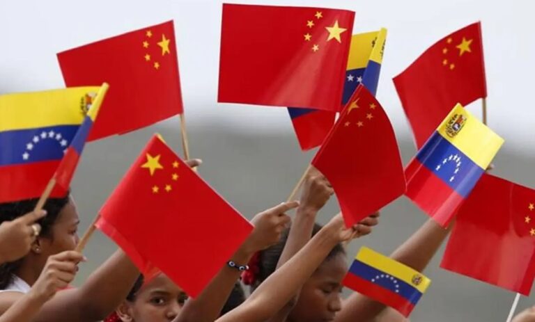 China exige que se protejan sus intereses en Venezuela tras el acuerdo petrolero con EE. UU.