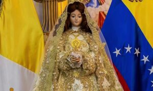 La Virgen del Valle luce en su día un traje del zuliano Nidal Nouaihed