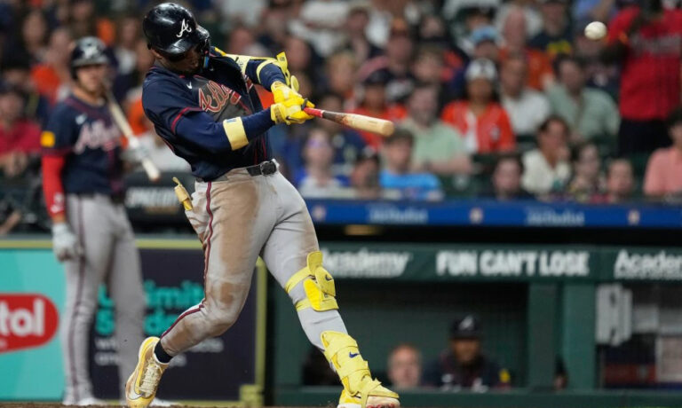 Ronald Acuña Jr. conecta jonrón con las bases llenas y alcanza otro 20-20