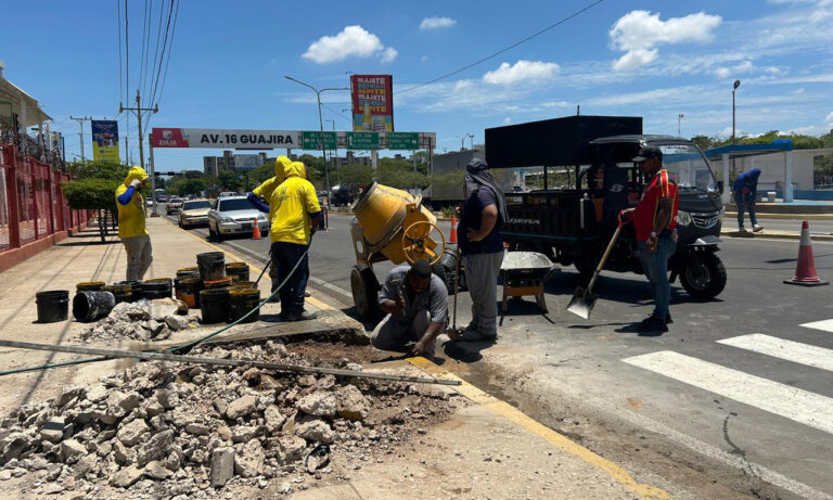 Avanzan trabajos de modernización del paso peatonal frente a la Urbe