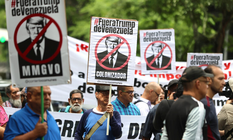 Chavistas protestan contra el acuerdo petrolero con EE. UU. y piden salarios dignos