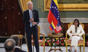 EE. UU. celebra como “día histórico” la firma de acuerdos petroleros en Venezuela