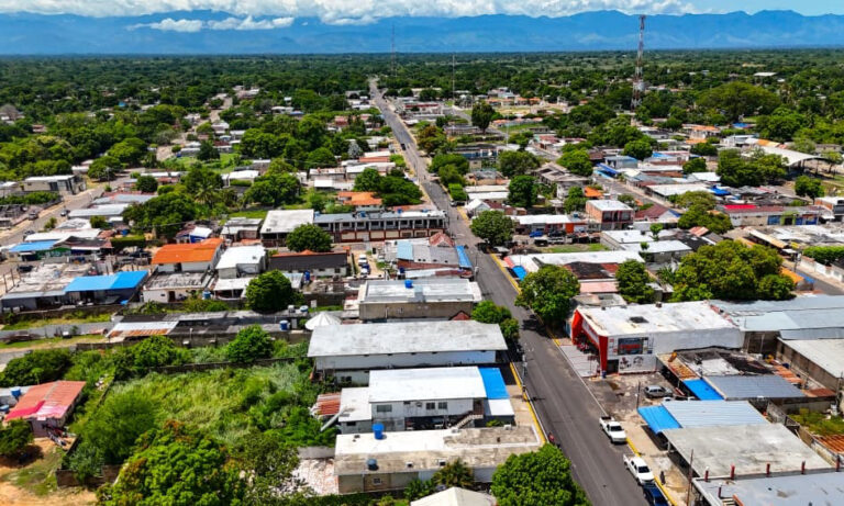 Gobernador entrega 5,4 kilómetros de vialidad rehabilitada en San José de Perijá