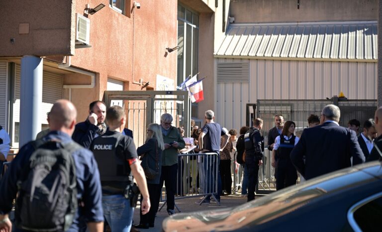 Alumno de 14 años hiere con una escopeta a 2 docentes de su colegio en Francia