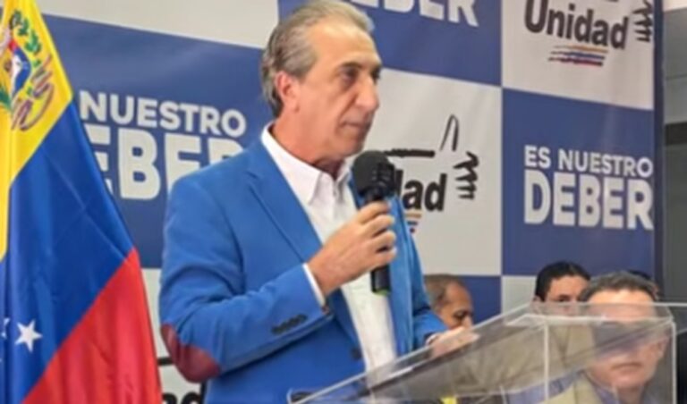 La Plataforma Unitaria presenta un acuerdo nacional liderado por Machado