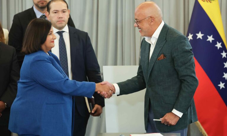 Chavismo y oposición acuerdan revisar ley de inhabilitaciones políticas tras tercer ciclo de diálogo