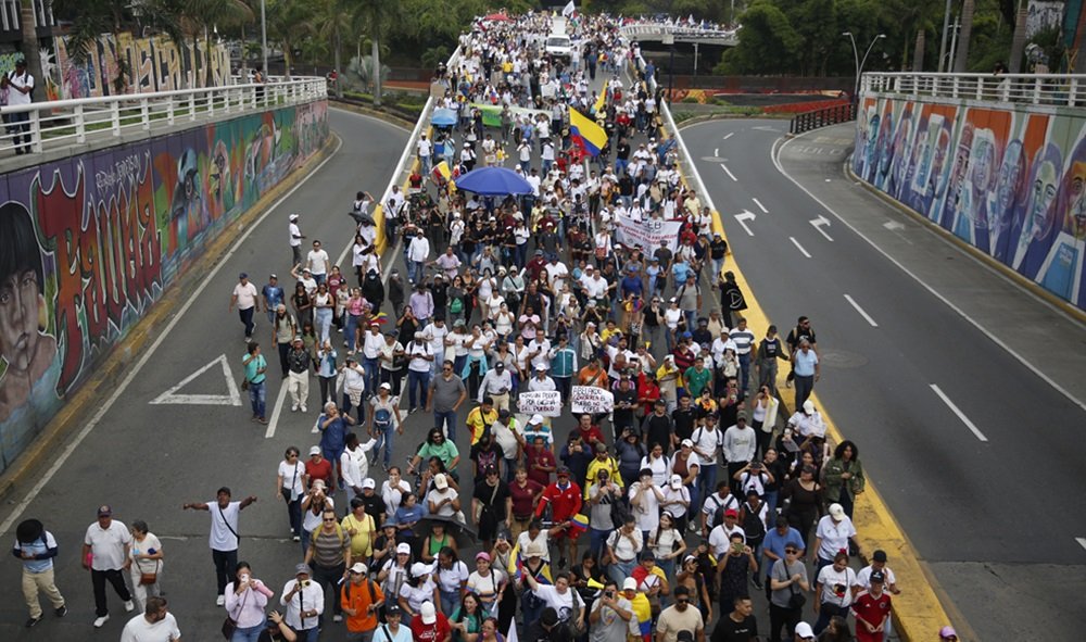 Miles de colombianos protestan en el primer paro nacional del gobierno de De la Espriella