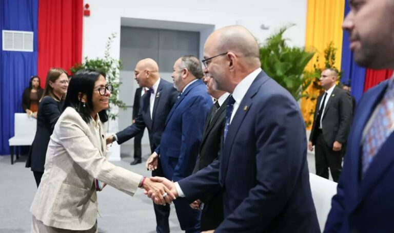 Delcy Rodríguez evalúa con el BID Invest planes de financiamiento del sector público y privado