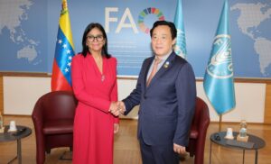 Delcy Rodríguez habla de seguridad alimentaria mundial con el director general de la FAO