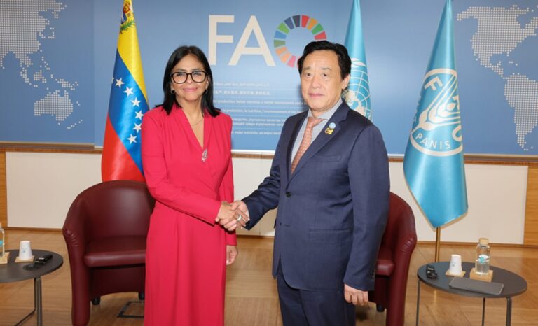 Delcy Rodríguez habla de seguridad alimentaria mundial con el director general de la FAO