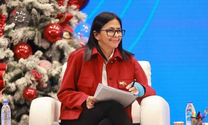 Delcy Rodríguez emula a Maduro y adelanta el inicio de la Navidad al 1 de noviembre
