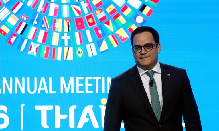 Presentan ante el FMI hoja de ruta económica para el país basada en petróleo y minería
