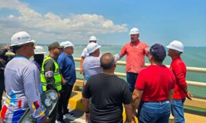 Gobernación inicia reconstrucción total del alumbrado en el Puente sobre el Lago