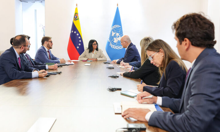 Delcy Rodríguez se reúne con alto comisionado de Acnur