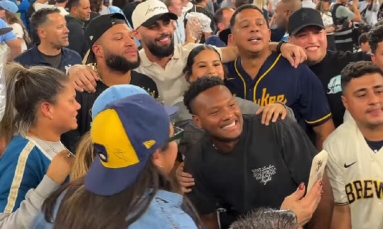 Jackson Chourio celebra con su familia: “Gracias a Dios, que me mantuvo sano todo el año”