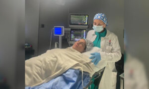Karina se recupera tras ser operada de las cuerdas vocales