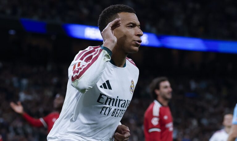 Otorgan a Kylian Mbappé el premio Onze de Oro al mejor jugador de la temporada