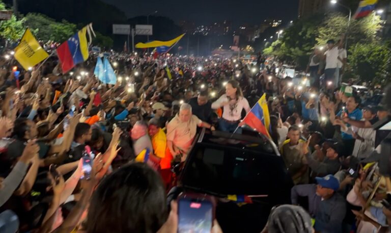 Machado al llegar a Caracas entre una multitud que exigió elecciones: “Juntos alcanzaremos la libertad”