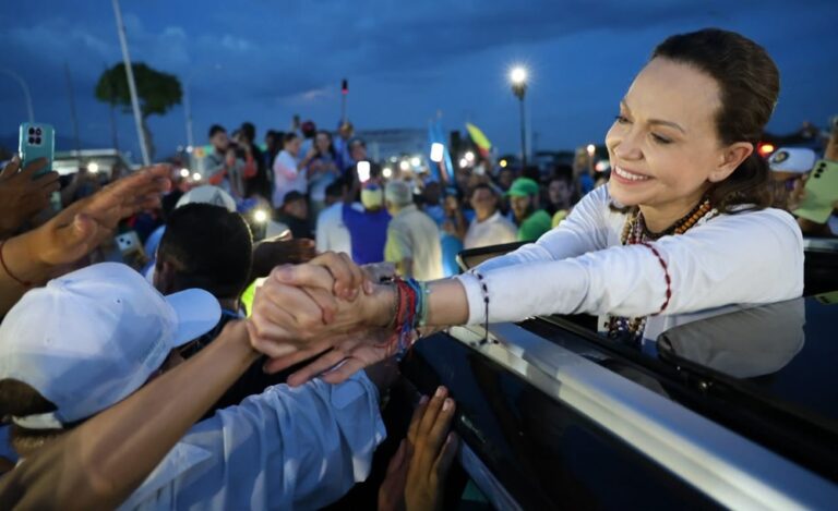 UE pide aprovechar el regreso de Machado para que el diálogo lleve a elecciones libres