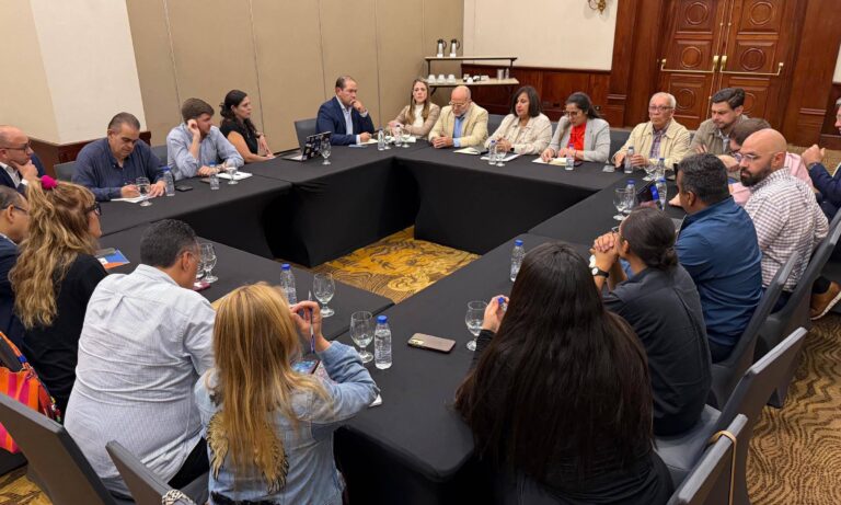 Oposición evalúa garantías civiles y políticas junto a oenegés en el marco del diálogo