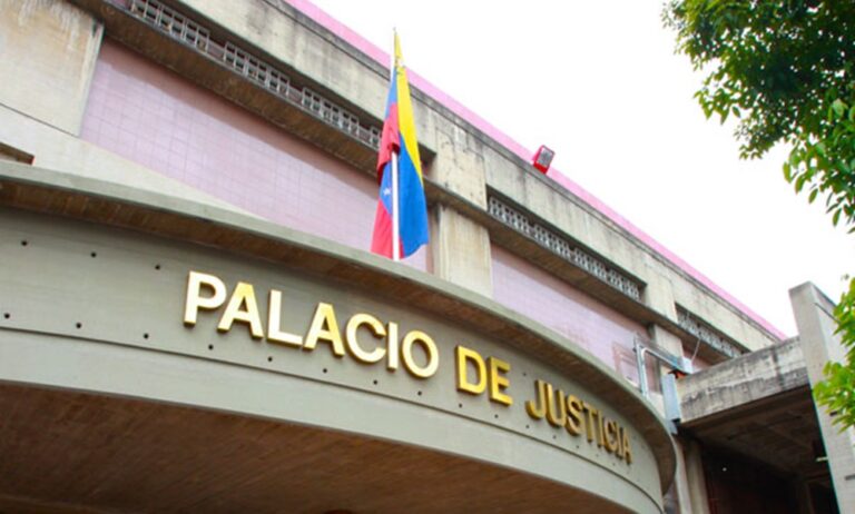 Condenan a 10 personas y absuelven a 4 por el caso Brazalete Blanco