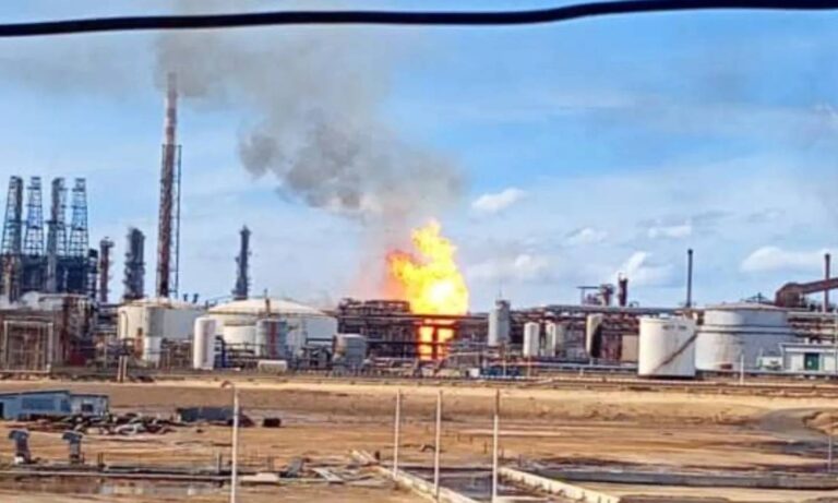Pdvsa asegura que incendio en la Refinería Cardón ya fue controlado