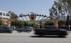 Exabogada de Disney demanda a la compañía por discriminación de edad y despido injustificado