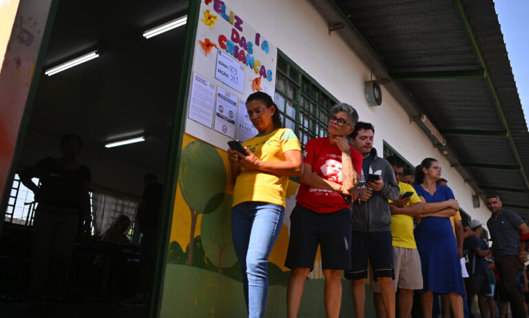 Brasil abre las urnas para elegir entre Lula y Flávio Bolsonaro