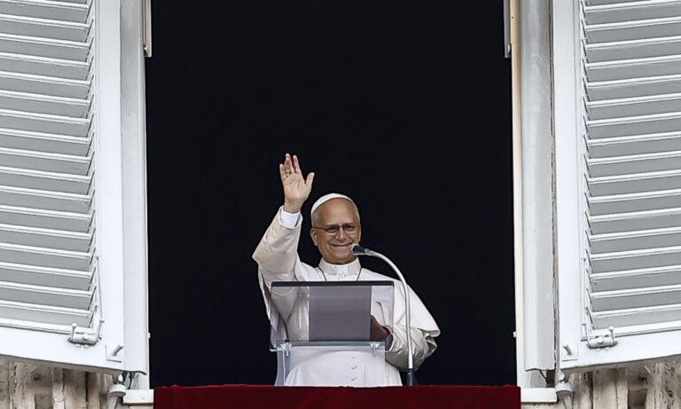 Papa León XIV anuncia en el ángelus que retomará gradualmente sus actividades