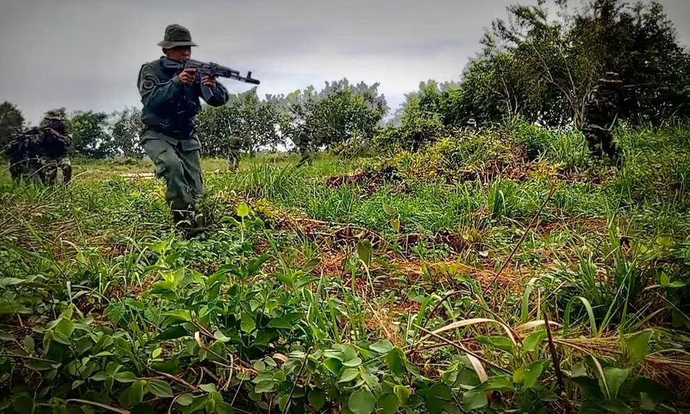 Sargento pierde una pierna al pisar una mina puesta por la guerrilla en el Sur del Lago